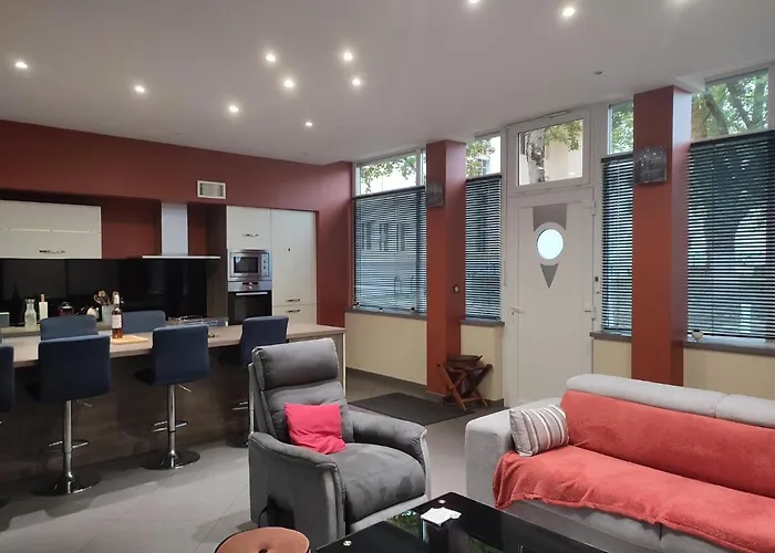 Agreable Maison De Ville, Proche Du Centre Ville